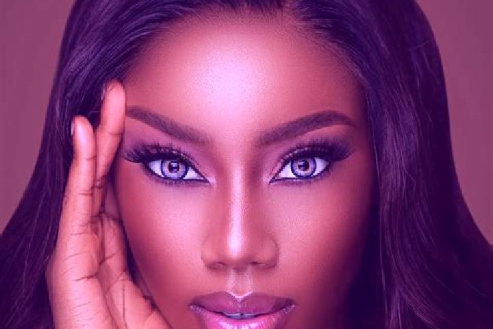 Luna, 31, a red blue-eyed ebony companion based in Kavaka. Offering Overnight, Fetish, Girlfriend Experience. Available for incall and outcall, overnight boo...