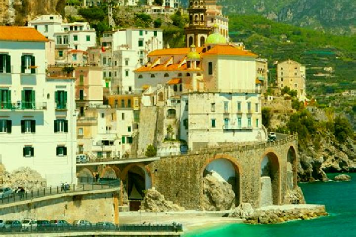 Luna, 31 — Escort in Besano, Italy
