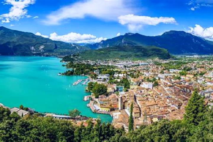 Luna, 31 — Escort in Castelnuovo del Garda, Italy