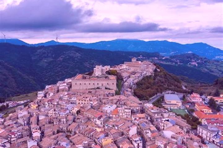 Luna, 31 — Escort in Montalbano Elicona, Italy