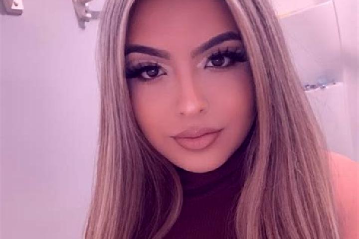 Luna, 32, a blonde amber-eyed latina companion based in Juzgara. Offering Striptease, OWO, Deep French Kissing, Girlfriend Experience. Available for incall a...
