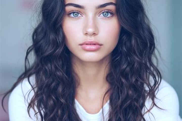 Luna, 32, a brunette green-eyed mediterranean companion based in Arvore. Offering Tantra, Deep French Kissing. Available for incall and outcall, overnight bo...