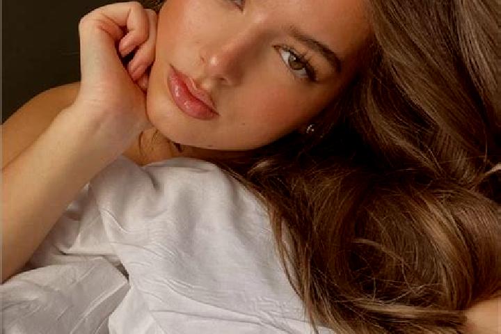 Luna, 32, a chestnut green-eyed latina companion based in Rahden. Offering Duos, Party Girl, BDSM. Available for incall and outcall, day and evening dates.
