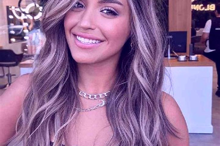 Luna, 32, a dark blonde brown-eyed mediterranean companion based in Cunha. Offering Massage, Dinner Date, Roleplay, Striptease. Available for incall and outc...