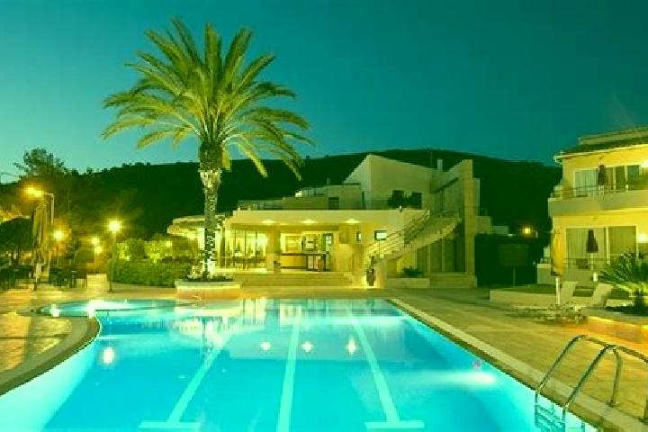 Luna, 32 — Escort in Niforeika, Greece