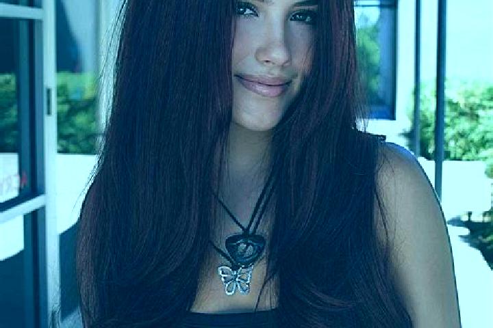 Luna, 33, a auburn dark-eyed european companion based in Vogau. Offering Massage, Fetish, OWO. Available for incall and outcall, overnight bookings available.