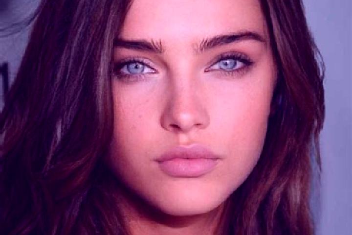 Luna, 33, a brunette grey-eyed european companion based in Carot. Offering GFE, Tantra, 69. Available for incall and outcall, overnight bookings available.