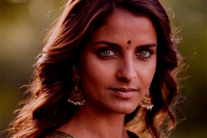 Luna, 33, a chestnut green-eyed indian companion based in Daleu. Offering Fetish, Dinner Date, Couples. Available for incall and outcall, overnight bookings ...