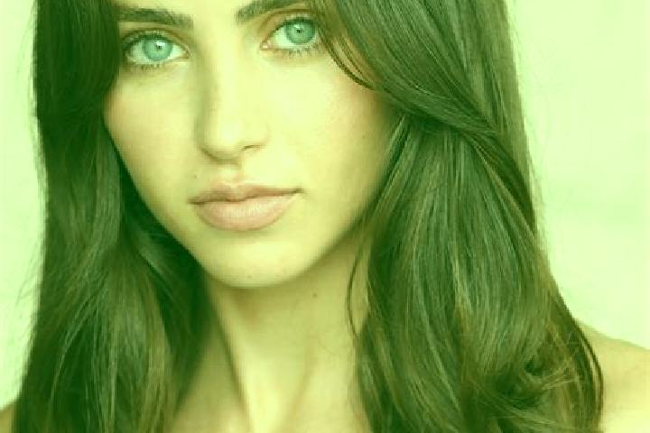 Luna, 33, a red brown-eyed indian companion based in Bernin. Offering Travel Companion, CIM, Duos. Available for incall and outcall, day and evening dates.