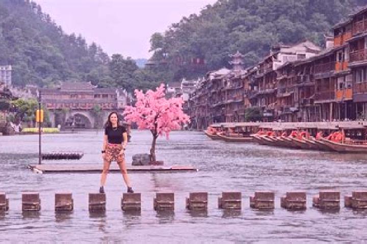 Luna, 33 — Escort in Fengchuan, China