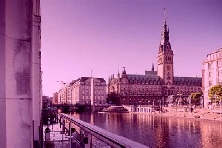 Luna, 33 — Escort in Hamburg-Altstadt, Germany