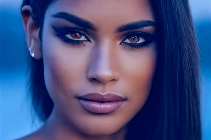 Luna, 34, a black green-eyed latina companion based in Eucaliptus. Offering Massage, Domination, Girlfriend Experience, BDSM. Available for incall and outcal...
