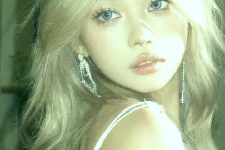 Luna, 34, a blonde blue-eyed asian companion based in Landete. Offering 69, Deep French Kissing, Tantra. Available for incall and outcall, day and evening da...