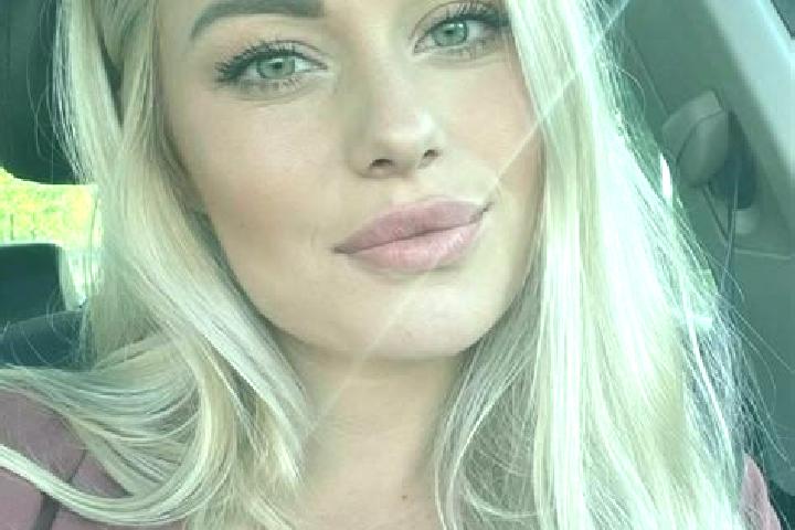 Luna, 34, a blonde hazel-eyed mixed companion based in Honeybourne. Offering Roleplay, GFE, Deep French Kissing. Available for incall and outcall, day and ev...