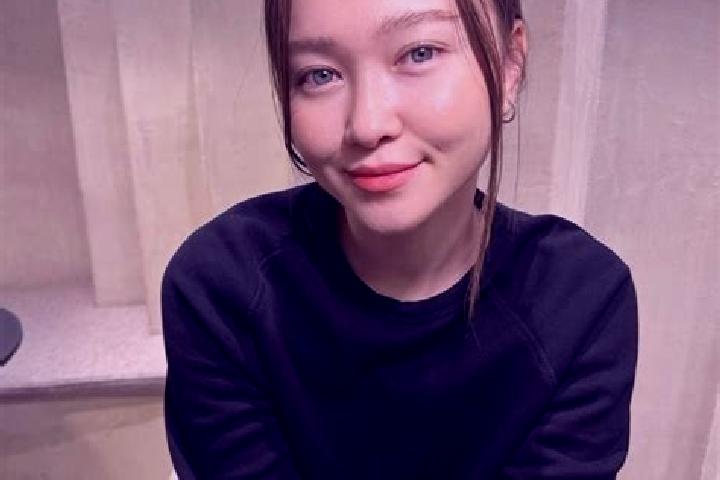 Luna, 34, a brunette blue-eyed asian companion based in Polski Trambesh. Offering Overnight, Domination, Dinner Date. Available for incall and outcall, overn...