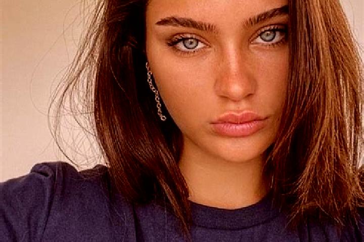 Luna, 34, a brunette blue-eyed mediterranean companion based in Lindau. Offering Dinner Date, Party Girl, BDSM, Duos. Available for incall and outcall, overn...