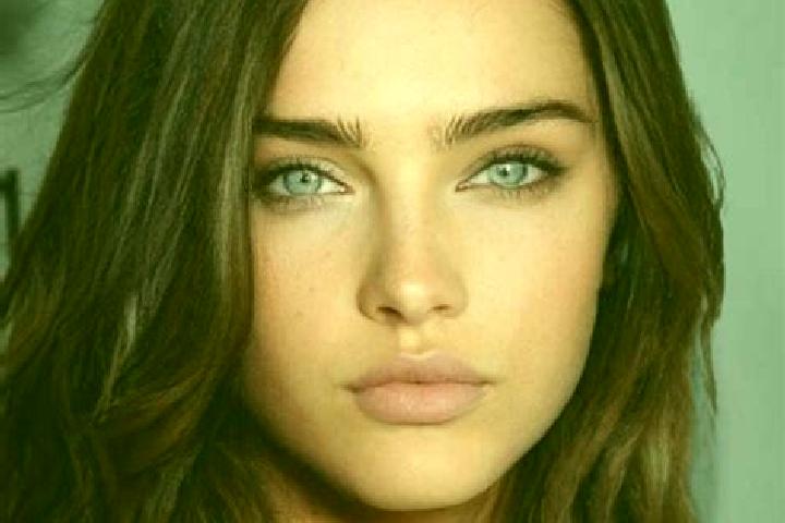 Luna, 34, a brunette blue-eyed mixed companion based in Marina di Andora. Offering Couples, Erotic Massage, Girlfriend Experience. Available for incall and o...
