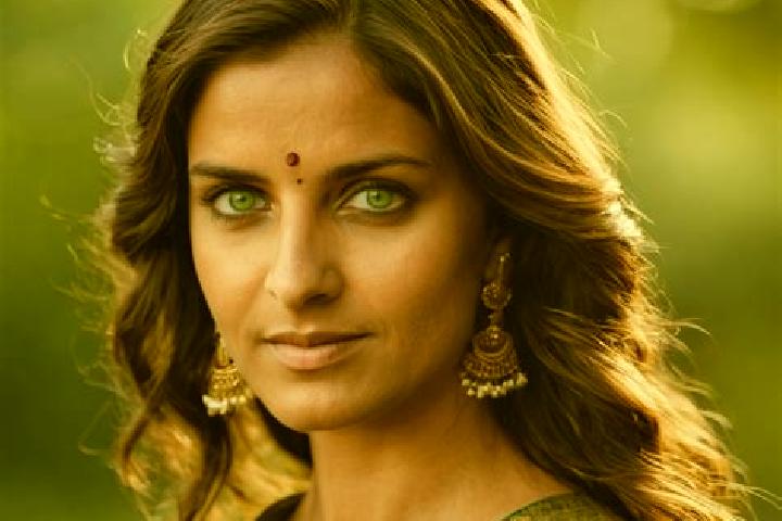 Luna, 34, a brunette green-eyed indian companion based in Nov. Offering 69, CIM, Party Girl. Available for incall and outcall, overnight bookings available.