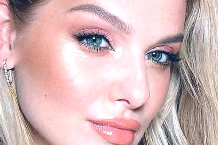 Luna, 34, a dark blonde green-eyed mixed companion based in Mezzana Mortigliengo. Offering Fetish, Travel Companion, Prostate Massage, Party Girl. Available ...