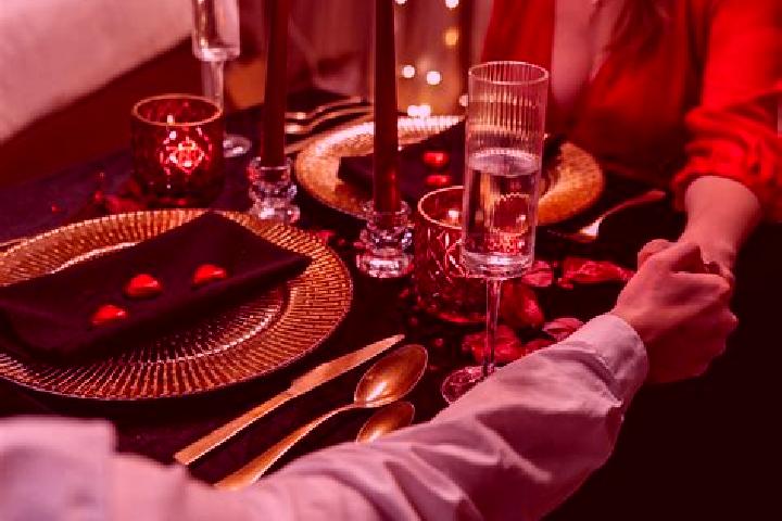 Luna, 34, a red dark-eyed european companion based in Los Altos. Offering Dinner Date, A-Level, Couples. Available for incall and outcall, overnight bookings...