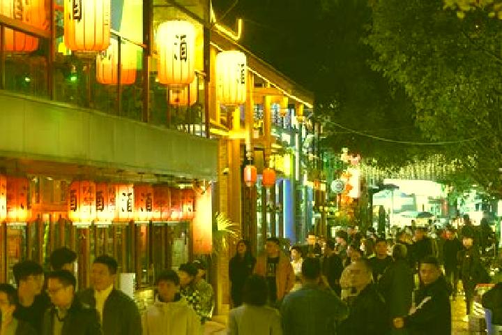 Luna, 34 — Escort in Jianshe, China