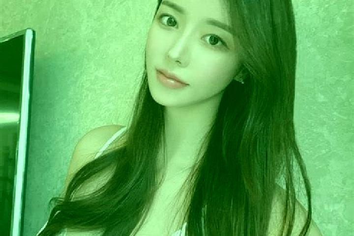 Luna, 34 — Escort in Liangshi, China