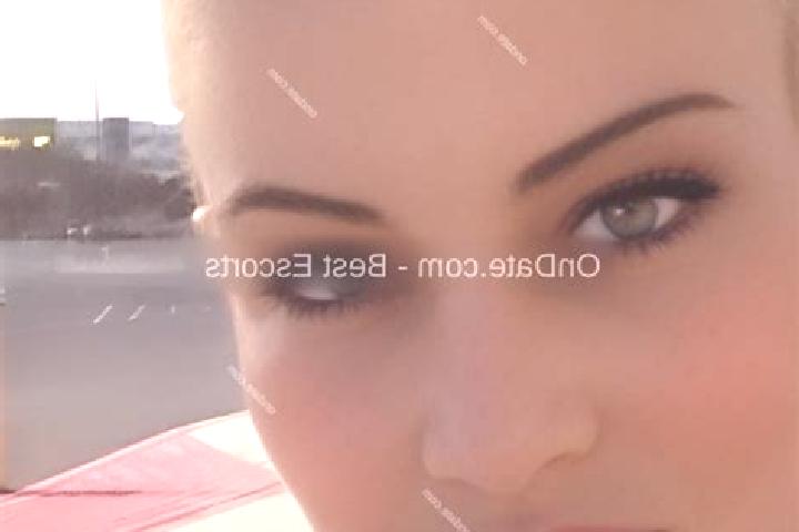 Luna, 34 — Escort in Rosemount, United States