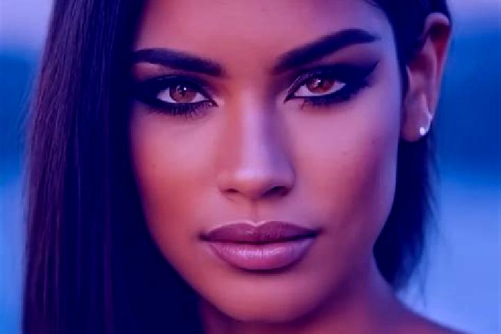 Luna, 35, a black amber-eyed latina companion based in Lei. Offering Roleplay, Domination. Available for incall and outcall, overnight bookings available.
