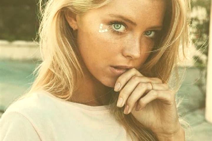 Luna, 35, a blonde blue-eyed mediterranean companion based in Dongola. Offering Striptease, BDSM, GFE. Available for incall and outcall, overnight bookings a...