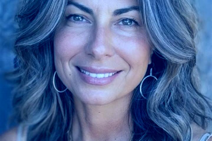 Luna, 35, a brunette grey-eyed middle eastern companion based in Busto Garolfo. Offering Dinner Date, Striptease, Prostate Massage, Party Girl, Massage. Avai...