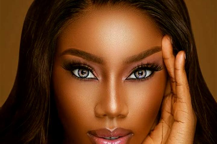 Luna, 35, a chestnut blue-eyed ebony companion based in Nexcuayo II. Offering Tantra, CIM, Striptease. Available for incall and outcall, day and evening dates.