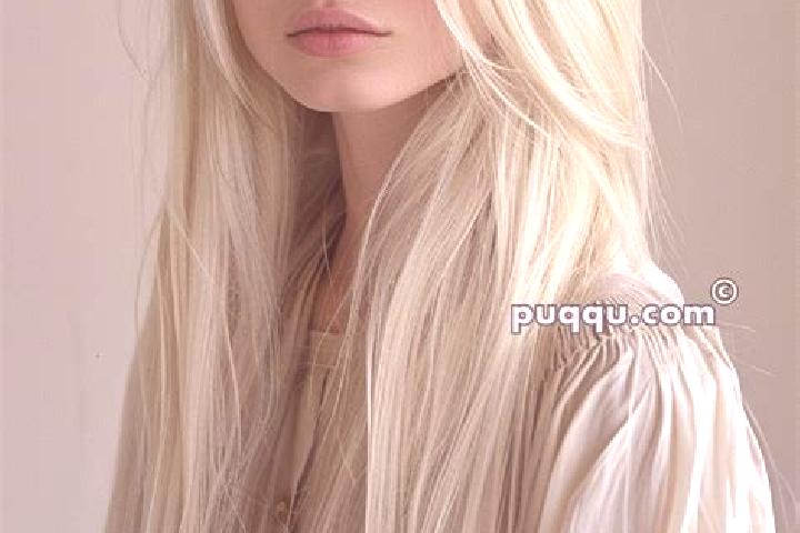 Luna, 35, a platinum blonde amber-eyed slavic companion based in Sao Jose do Rio Preto. Offering Fetish, Party Girl, Travel Companion, Girlfriend Experience....
