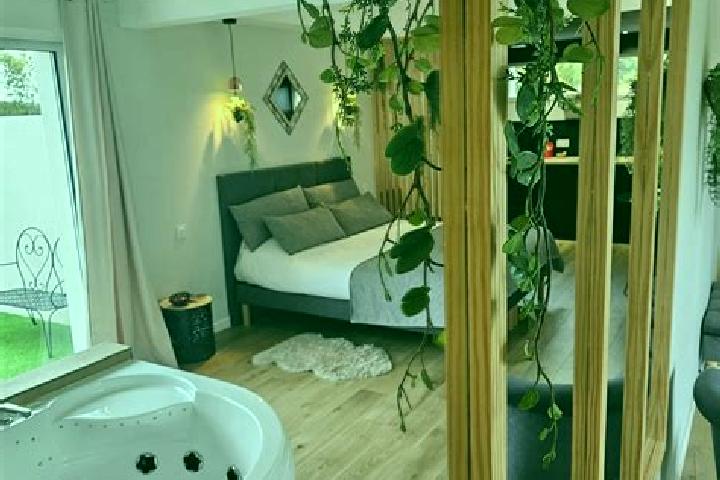 Luna, 35 — Escort in Triaize, France