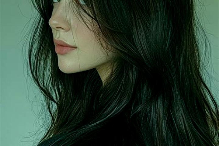 Luna, 36, a auburn brown-eyed european companion based in Briona. Offering Duos, Deep French Kissing. Available for incall and outcall, day and evening dates.