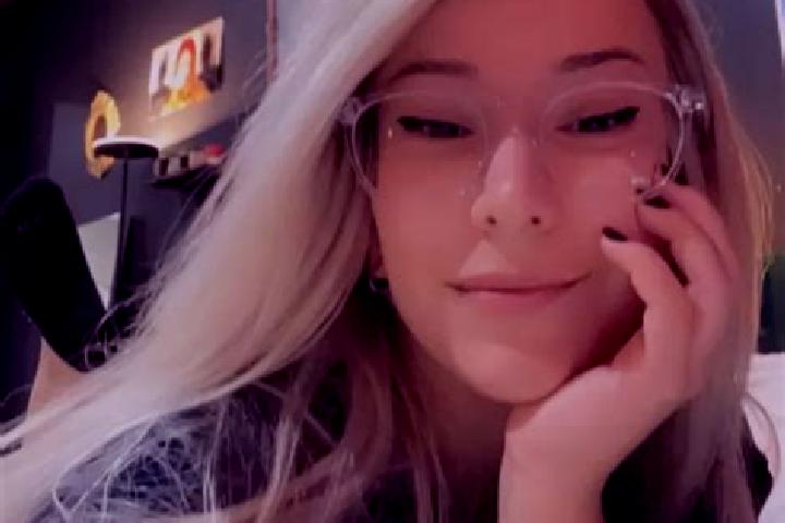Luna, 36, a blonde grey-eyed mixed companion based in Tha Meit. Offering CIM, Domination, Fetish, BDSM. Available for incall and outcall, day and evening dates.