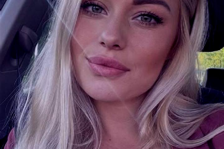 Luna, 36, a blonde hazel-eyed slavic companion based in Gonte. Offering A-Level, 69, CIM, Girlfriend Experience. Available for incall and outcall, day and ev...