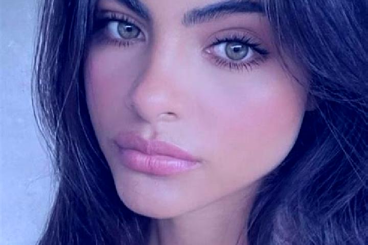 Luna, 36, a brunette dark-eyed caucasian companion based in Matelica. Offering Striptease, Party Girl, Duos, A-Level, CIM. Available for incall and outcall, ...