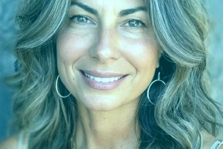Luna, 36, a brunette grey-eyed latina companion based in Damagum. Offering Dinner Date, Couples, Duos. Available for incall and outcall, overnight bookings a...