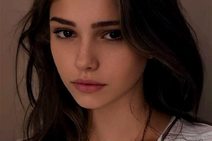 Luna, 36, a chestnut grey-eyed slavic companion based in Hondelange. Offering A-Level, Duos, OWO, GFE. Available for incall and outcall, overnight bookings a...