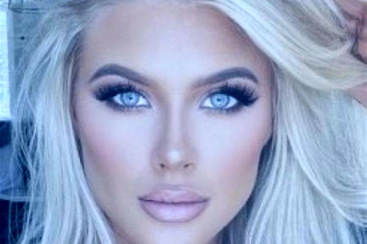 Luna, 36, a platinum blonde green-eyed ebony companion based in Tramacastilla. Offering Girlfriend Experience, Tantra, Striptease, Erotic Massage, Duos. Avai...