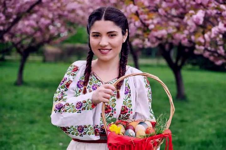 Luna, 36 — Escort in Coarnele Caprei, Romania