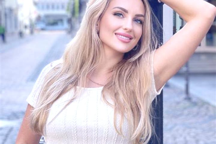 Luna, 36 — Escort in Hildesheim, Germany