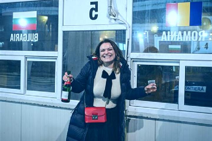 Luna, 36 — Escort in Mogosani, Romania