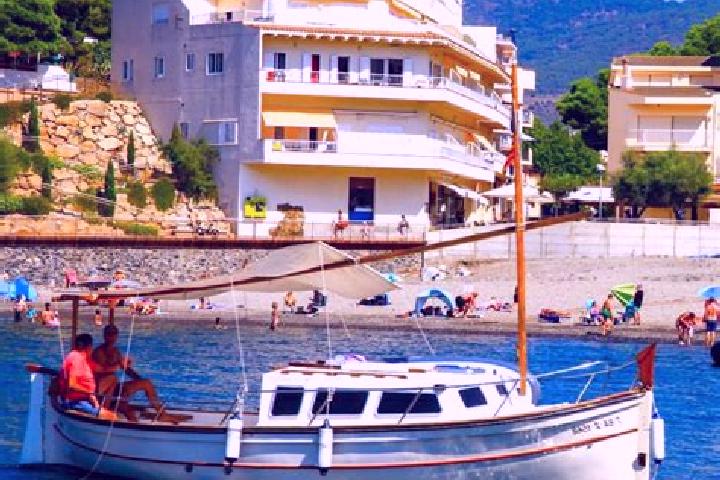 Luna, 36 — Escort in Portbou, Spain