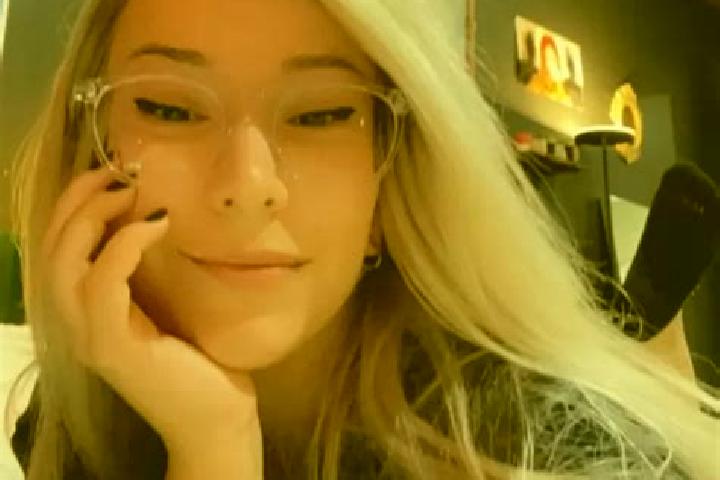 Luna, 37, a blonde grey-eyed european companion based in Poggio di Roio. Offering Fetish, CIM, A-Level. Available for incall and outcall, day and evening dates.