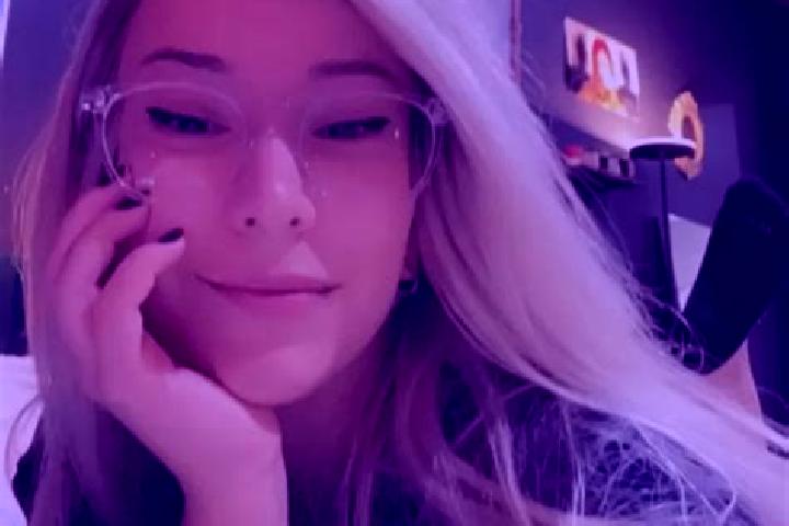 Luna, 37, a blonde grey-eyed latina companion based in Saint-Rome-de-Cernon. Offering BDSM, Deep French Kissing, Couples, Roleplay, Girlfriend Experience. Av...
