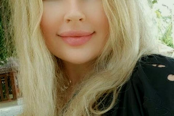 Luna, 37, a blonde hazel-eyed european companion based in Lagupie. Offering BDSM, GFE, CIM, Tantra. Available for incall and outcall, day and evening dates.