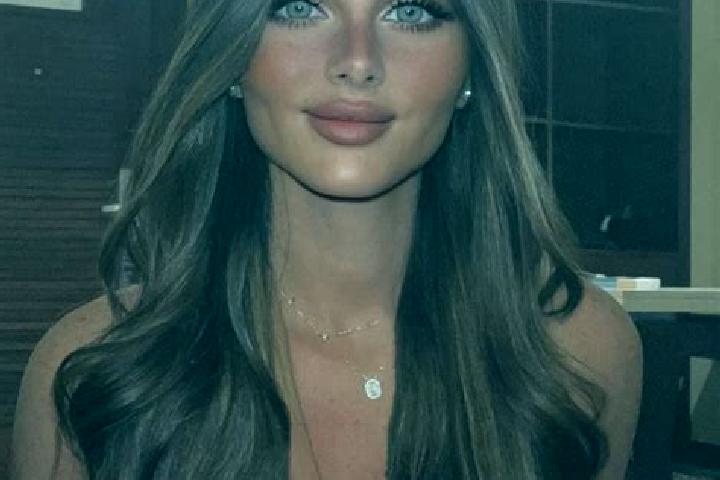 Luna, 37, a brunette dark-eyed asian companion based in Mortree. Offering A-Level, 69, Deep French Kissing, CIM. Available for incall and outcall, day and ev...