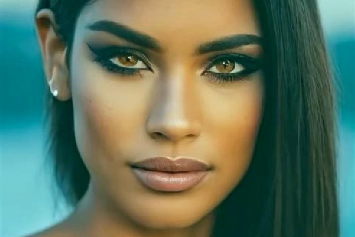 Luna, 37, a red amber-eyed latina companion based in Givonne. Offering Fetish, Dinner Date, Party Girl, Couples. Available for incall and outcall, day and ev...
