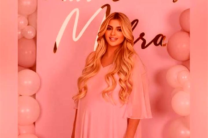 Luna, 38, a blonde amber-eyed caucasian companion based in Mahra. Offering Party Girl, Dinner Date. Available for incall and outcall, day and evening dates.